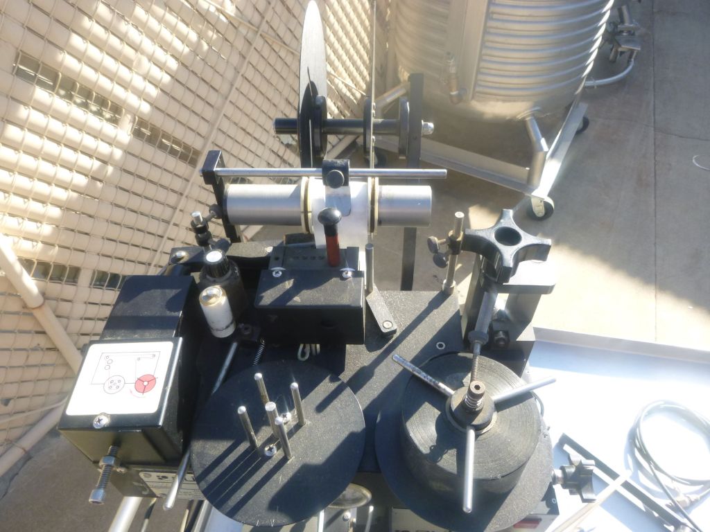 Auto Labe #550, Semi-Automatic Pressure Sensitive Wrap Around Labeler, 3/8"-4" diameter Label capacity, 5" - Image 4