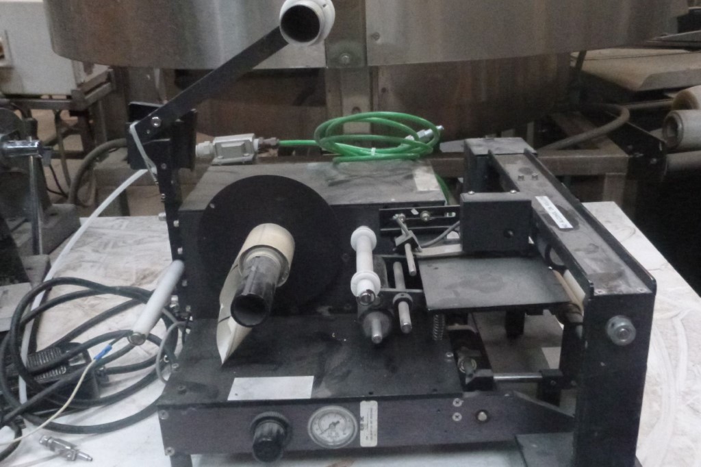 Auto Labe #550, Semi-Automatic Pressure Sensitive Wrap Around Labeler, 3/8"-4" diameter Label capacity, 5" - Image 2
