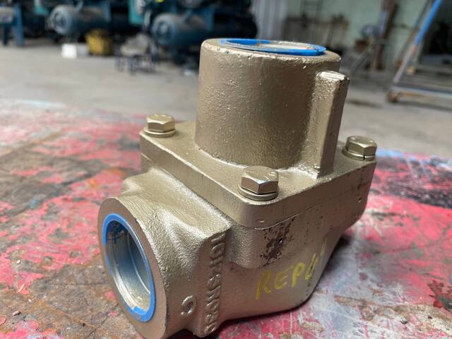 1-1/2" NPT Amot Controls 1-1/2ELCT14005 Cast Iron Valve - Image 5