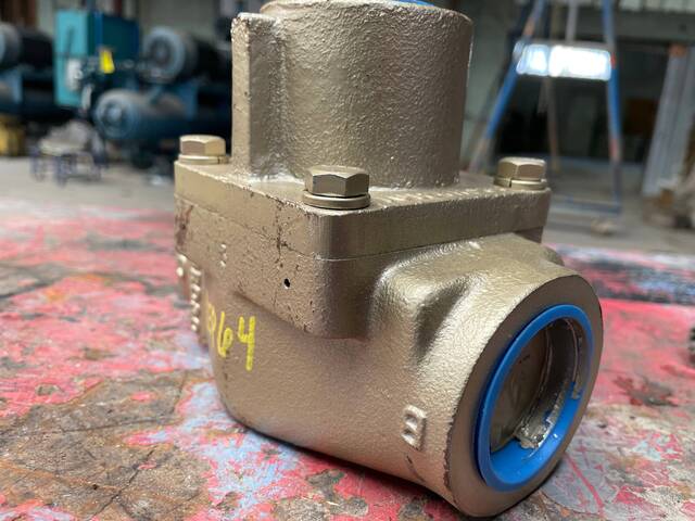 1-1/2" NPT Amot Controls 1-1/2ELCT14005 Cast Iron Valve - Image 7
