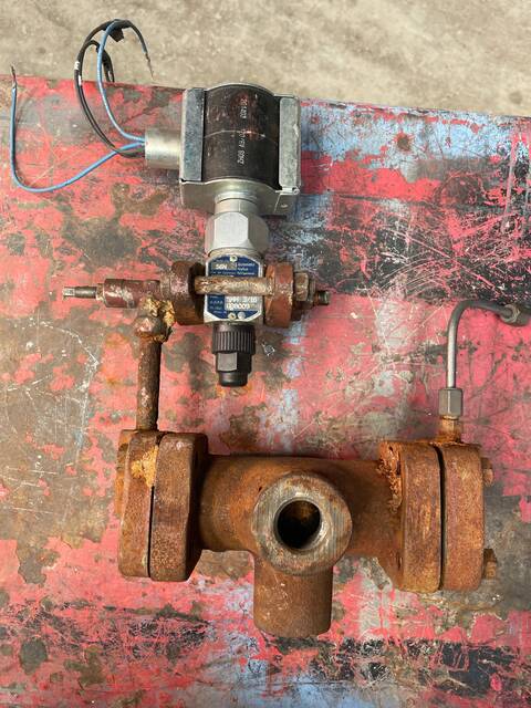 3/16" Parker S6N Solenoid Valve With 3-Way Valve - Image 3