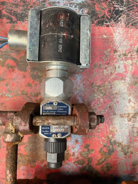 3/16" Parker S6N Solenoid Valve With 3-Way Valve - Image 4