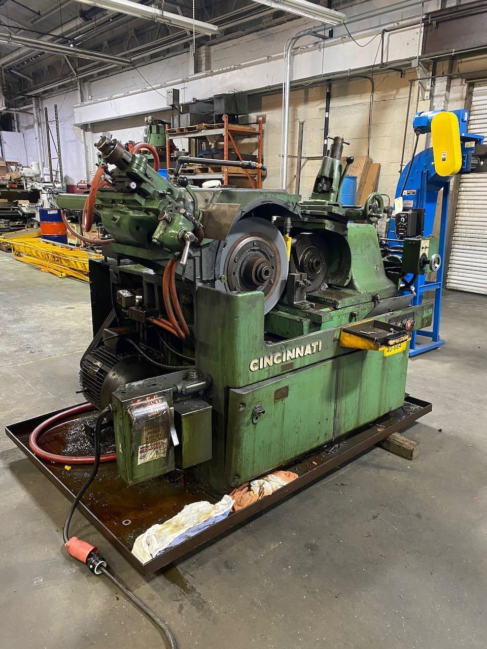 Cincinnati No. 2 Mdl. OM, centerless grinder, 20" grinding wheel, 12" regulating wheel, 15 HP - Image 9