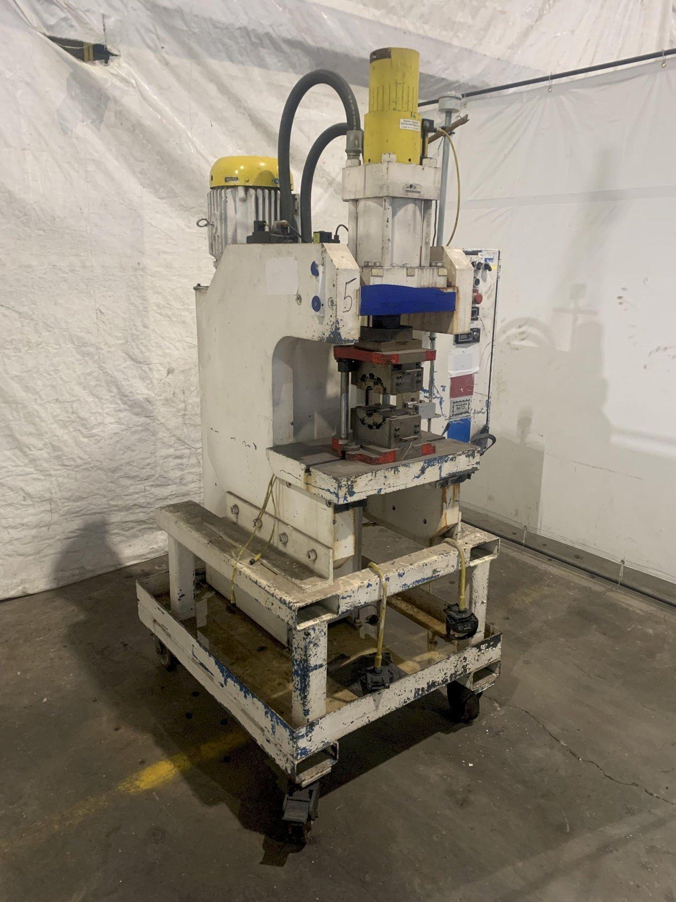 Vertical crimper w/ dies, Manchester Custom 7.5 HP - Image 1