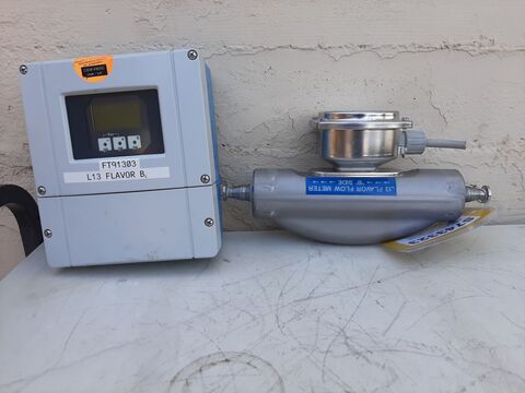 Endress & Hauser, Flowmeter, Stainless Steel, K-Factor 20042/8, 3/8" Tri Clamp, -58 to 392&deg;F - Image 1
