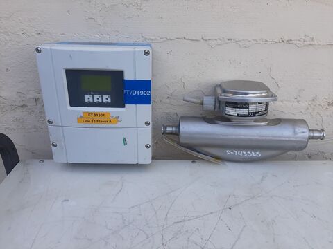 Endress & Hauser #83F08-AFUAAAACBAAA, Flowmeter, Stainless Steel, 3/8" Tri Clamp, -58 to 392&deg;F - Image 1