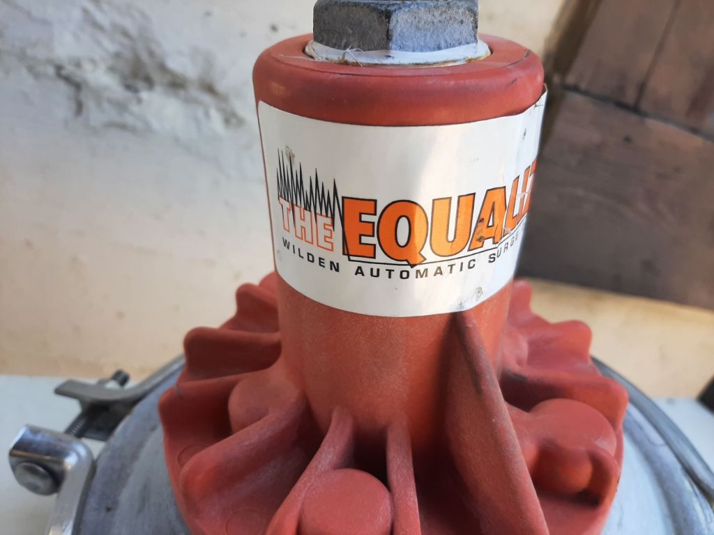 1.5" Wilden #M4, Equalizer Diaphragm Pump, Automatic, Surge Dampener - Image 3