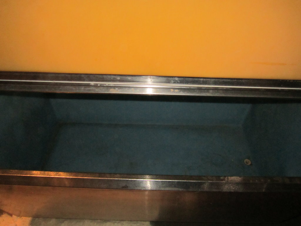 Manitowoc #C6105-BIN, Ice Maker, 500 lb., R-22, Water Cooled, 45" x 26" x 28" bin, 230V - Image 2