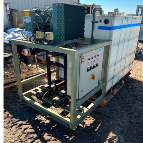 600 gallon Glycol Chiller, 63" x 44.5" x 49" H plastic tank, (1)1.5 kW pump w/fan, (1) Busch pump - Image 1