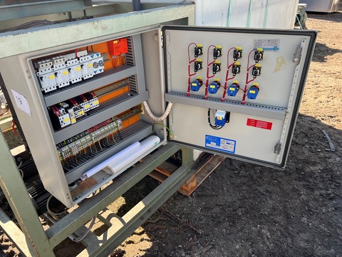 600 gallon Glycol Chiller, 63" x 44.5" x 49" H plastic tank, (1)1.5 kW pump w/fan, (1) Busch pump - Image 2