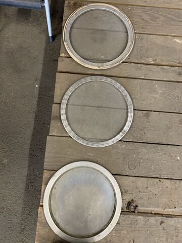 18" Sweco, Replacement Screens, (1) w/center hole and (2) without center hole, qty. 2 - Image 4