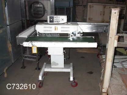 All-Line #V7/16V-SP, horizontal bag sealer, includes belt conveyor to convey bags through sealing jaws - Image 3