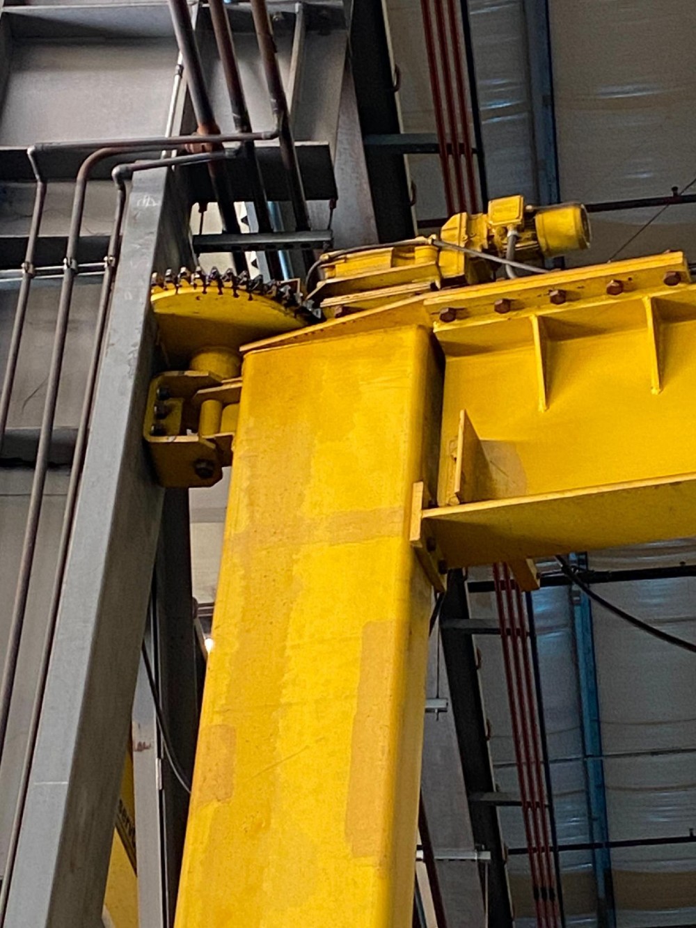 5 Ton, Jib Crane, wall (cantilever) mount, 20' span, with motor driven rotation and Coffing electric chain - Image 3