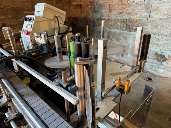 Combustion Engineering King #LH6, Wrap Around Pressure Sensitive Labeler, 6" max label height, 2003 - Image 9