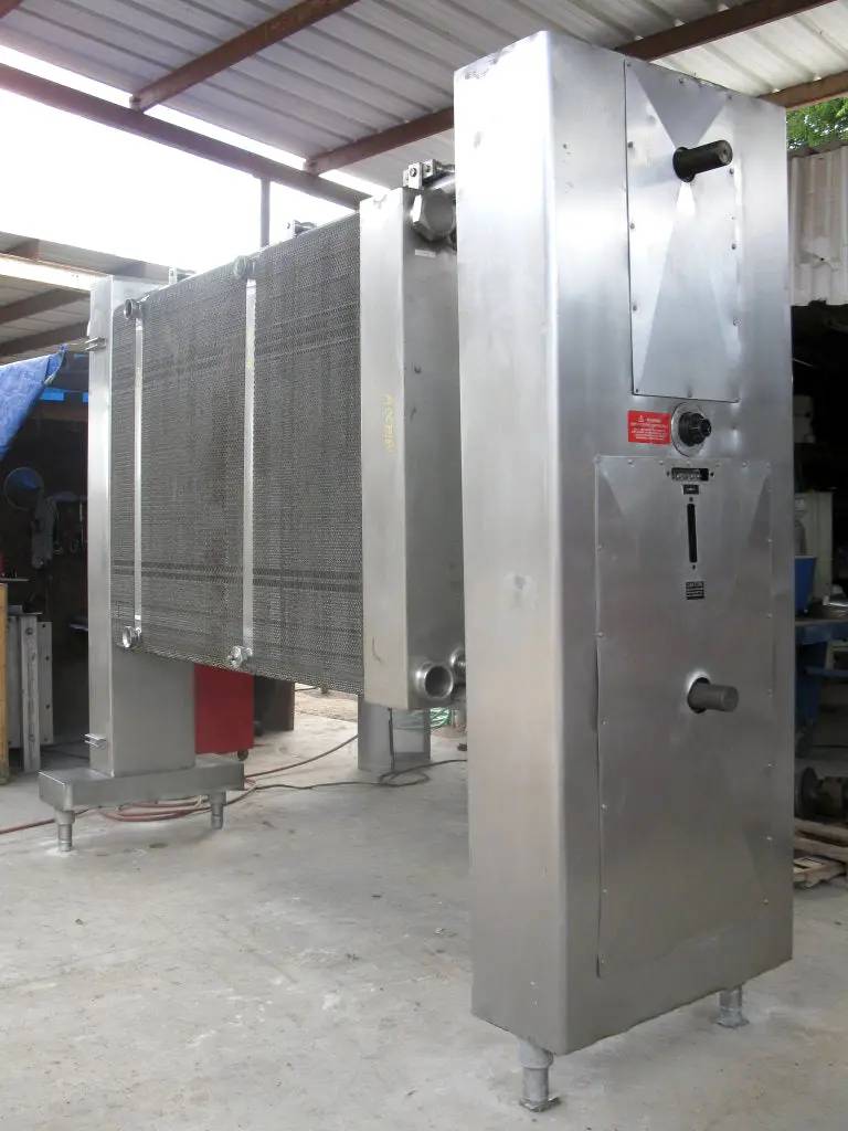 1490 sq.ft., APV, CR5, HTST Plate Heat Exchanger, (261) Stainless Steel Plates, 11' 7" L x 3' 5" W x 8' 6" H - Image 4