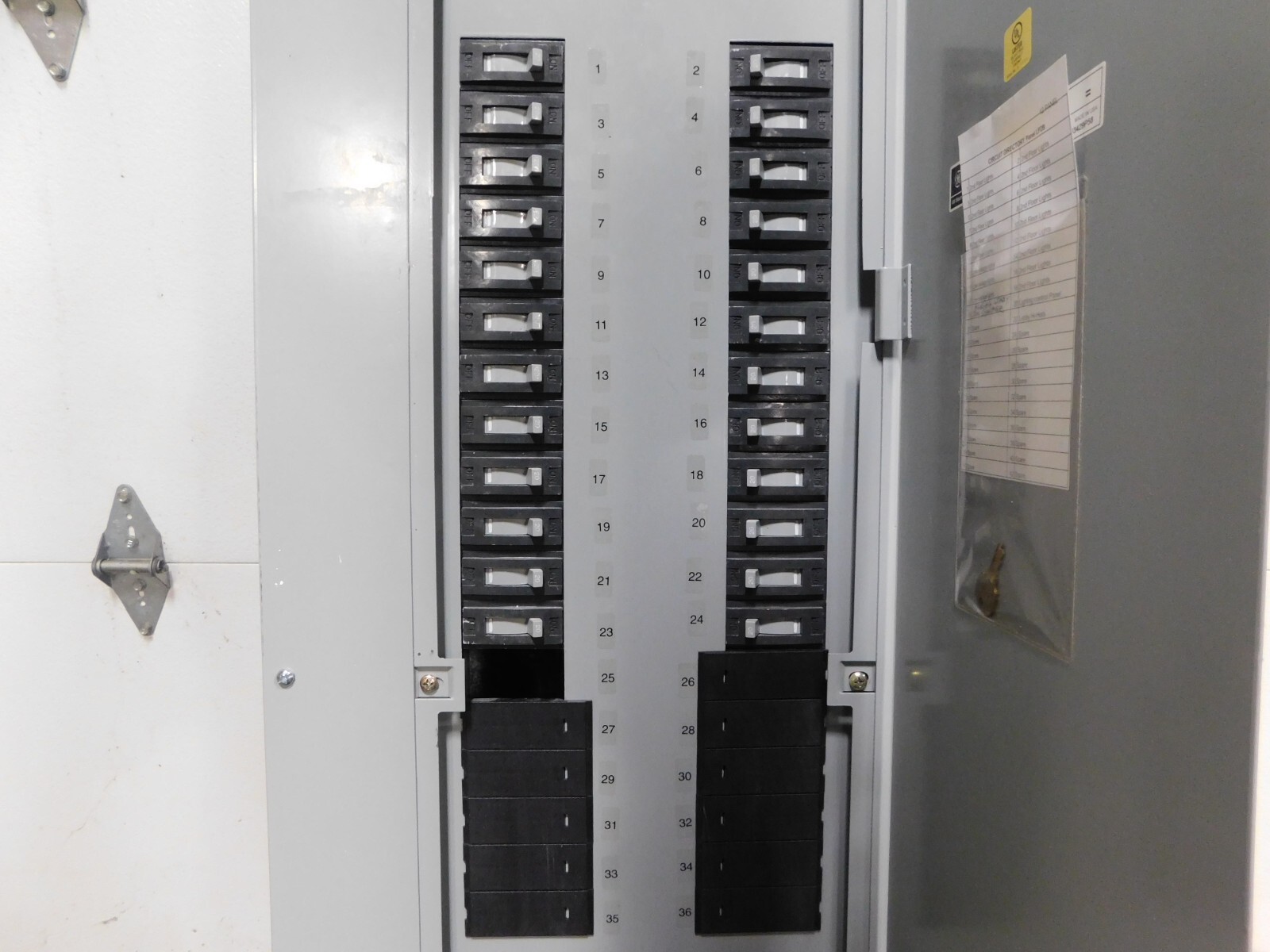 400 Amp. General Electric, ADF3364MBX Spectra A-Series, panelboard, 277/480 Volts, 4 wire - Image 8