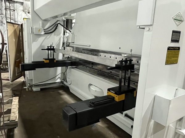 175 Ton, Cincinnati #175AF10 Autoform, CNC hydraulic press brake, 12' overall, 126-1/2" between housing - Image 5