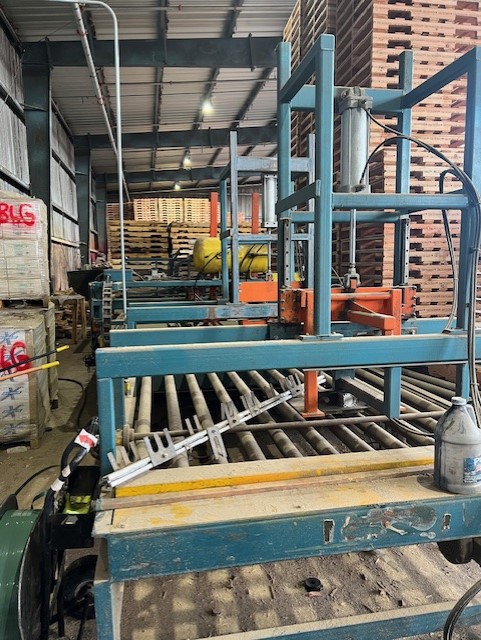 Rayco Pallet Pro Nailer, extra nail guns included, runs well - Image 1