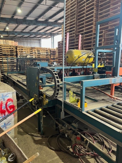 Rayco Pallet Pro Nailer, extra nail guns included, runs well - Image 2