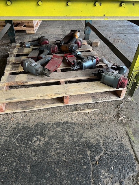Rayco Pallet Pro Nailer, extra nail guns included, runs well - Image 5