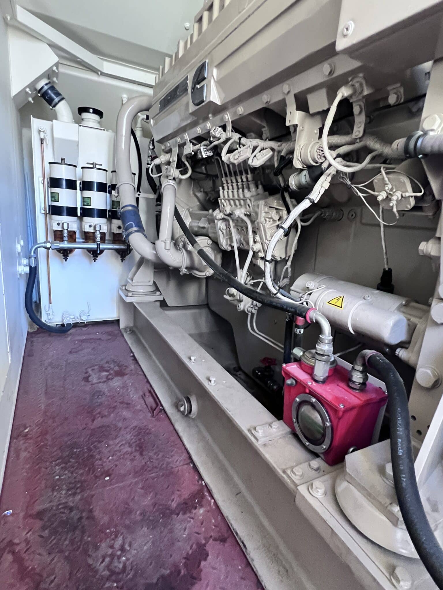 1000 KW Cummins #QST30-G5, diesel generator, sound attenuated enclosure, 277/480 Volts, 20' ISO container - Image 9