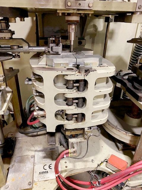 Sidel #SB01, PET preform fed blow molder, single head design, reconditioned 2023 - Image 4