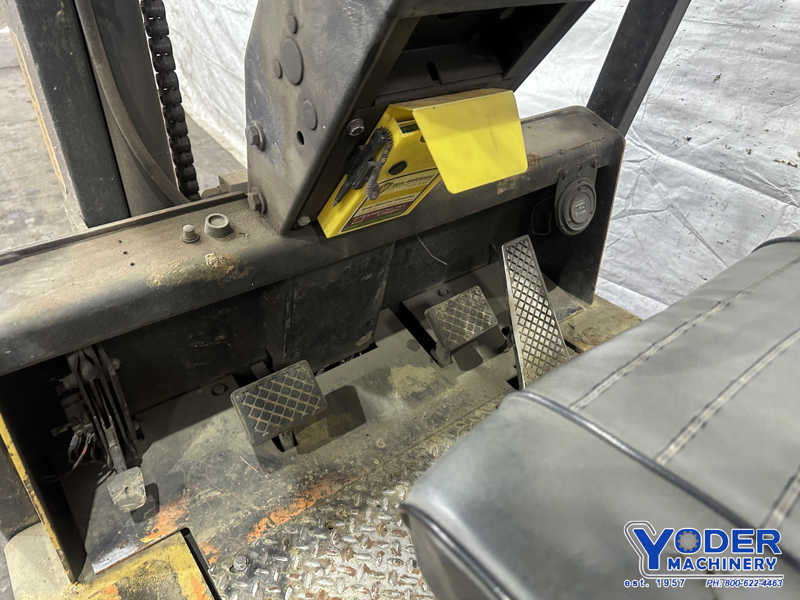 8000 lb. Caterpillar #T80D, LPG forklift, 123" lift height, side shift, roll cage, 4 cylinder engine - Image 10