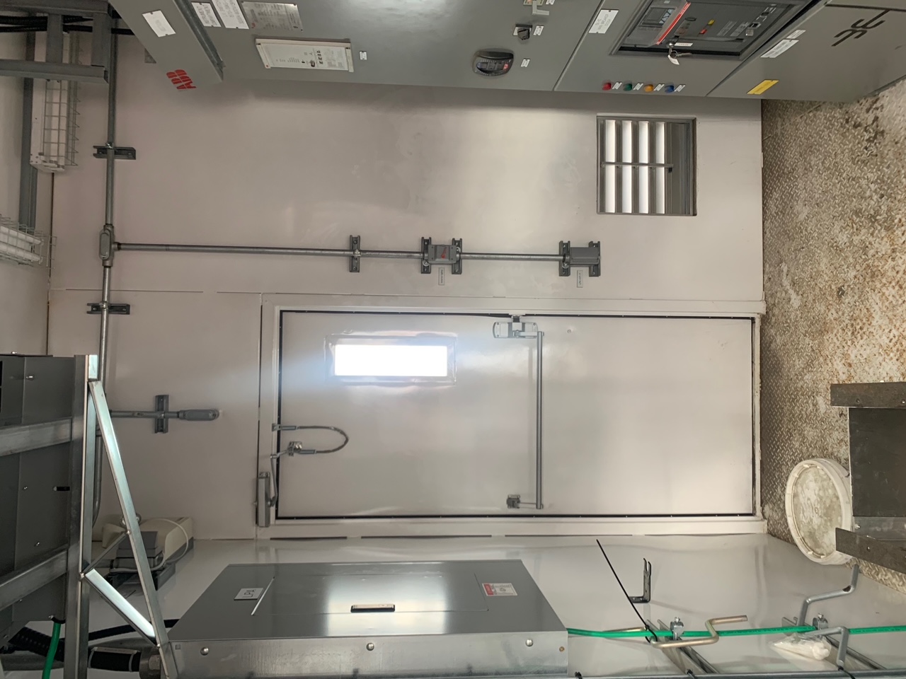 ABB, 3200 amp 600 Volts electrical switchgear & building, surplus, new, never used, 2013 - Image 6