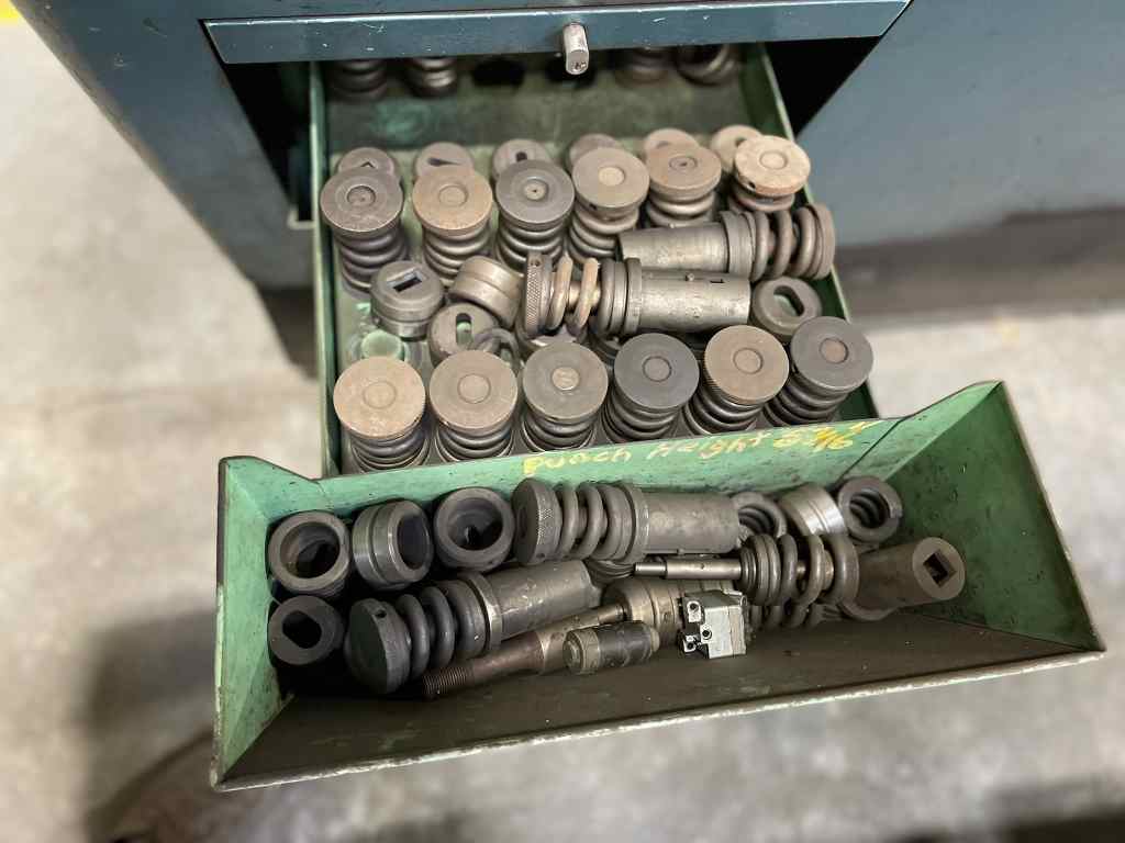 30 Ton, Amada #D-750, Duplicator Punch, 1" / 25mm stroke length, 6-5/8" shut height, 2 HP, 1979 - Image 2