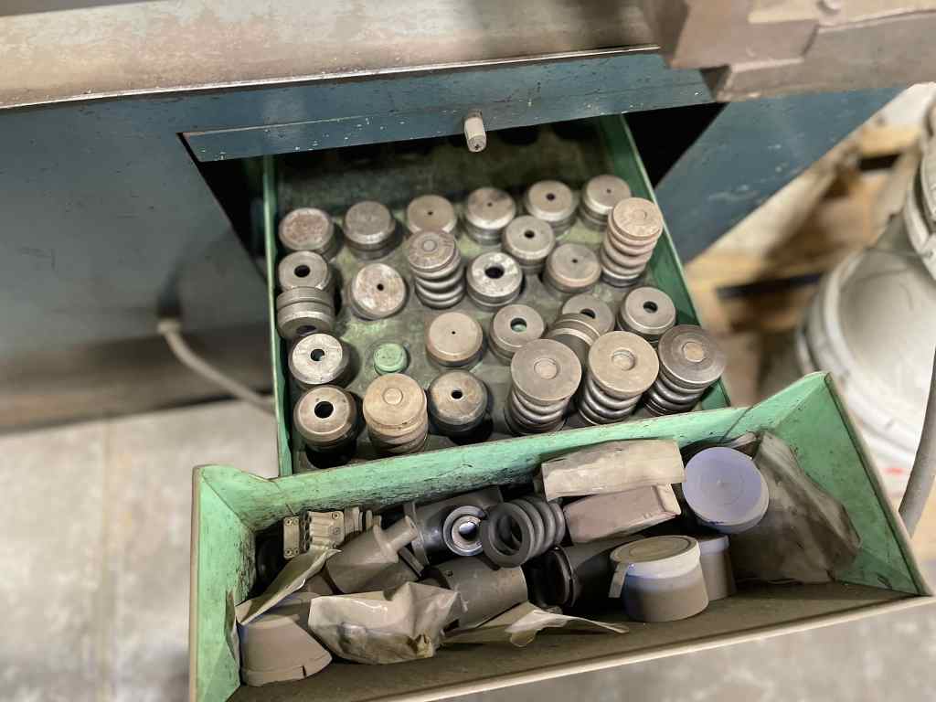 30 Ton, Amada #D-750, Duplicator Punch, 1" / 25mm stroke length, 6-5/8" shut height, 2 HP, 1979 - Image 8