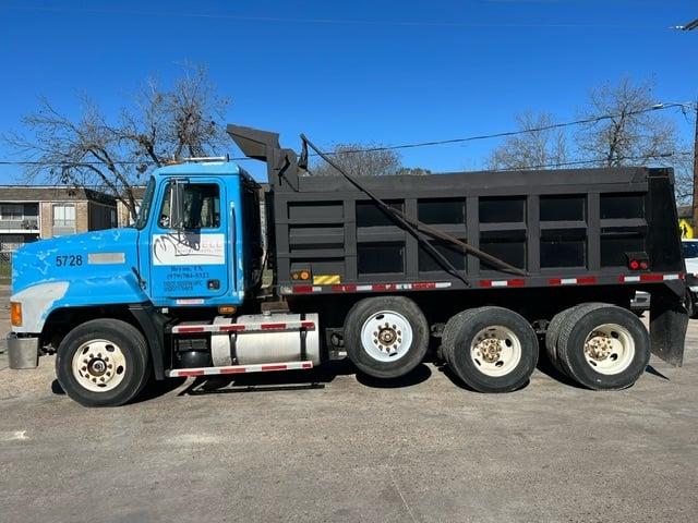 Mack #CH613, Dump Truck, diesel, 64 drivetrain, 27017 hours, 6x4 axles, 1997 - Image 2