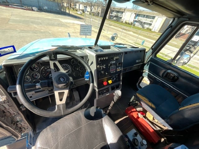 Mack #CH613, Dump Truck, diesel, 64 drivetrain, 27017 hours, 6x4 axles, 1997 - Image 9