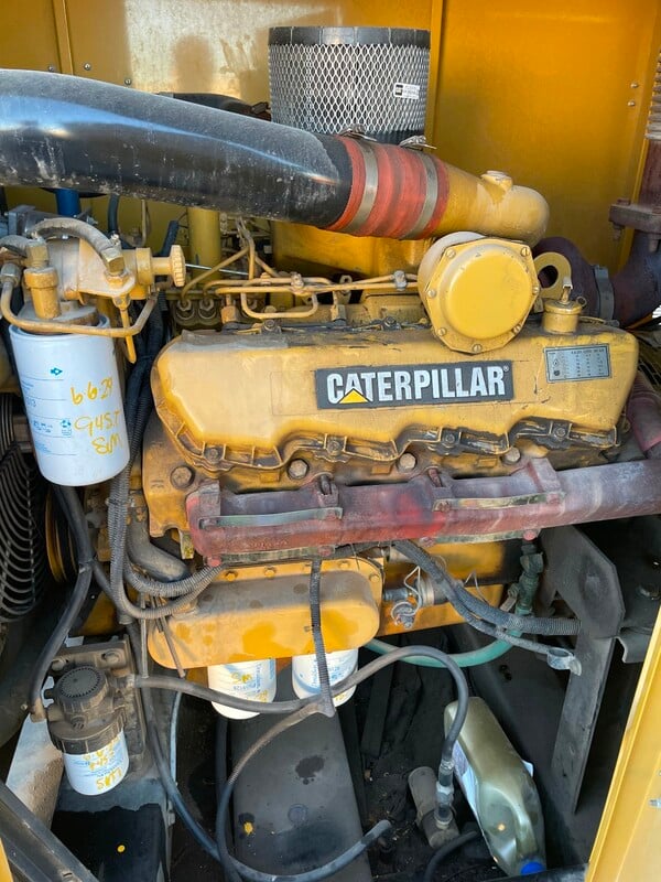 200 KW Caterpillar #3208, Stationary generator set, Diesel, 1800 RPM, 120/240 Volts, 977 hours, 1995 - Image 2