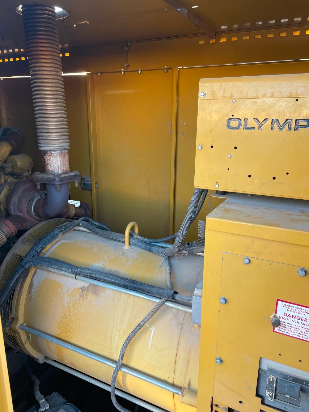 200 KW Caterpillar #3208, Stationary generator set, Diesel, 1800 RPM, 120/240 Volts, 977 hours, 1995 - Image 3