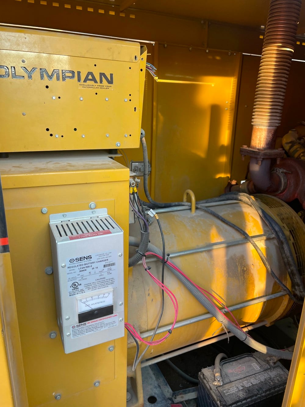200 KW Caterpillar #3208, Stationary generator set, Diesel, 1800 RPM, 120/240 Volts, 977 hours, 1995 - Image 4
