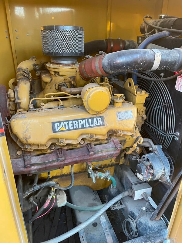200 KW Caterpillar #3208, Stationary generator set, Diesel, 1800 RPM, 120/240 Volts, 977 hours, 1995 - Image 6
