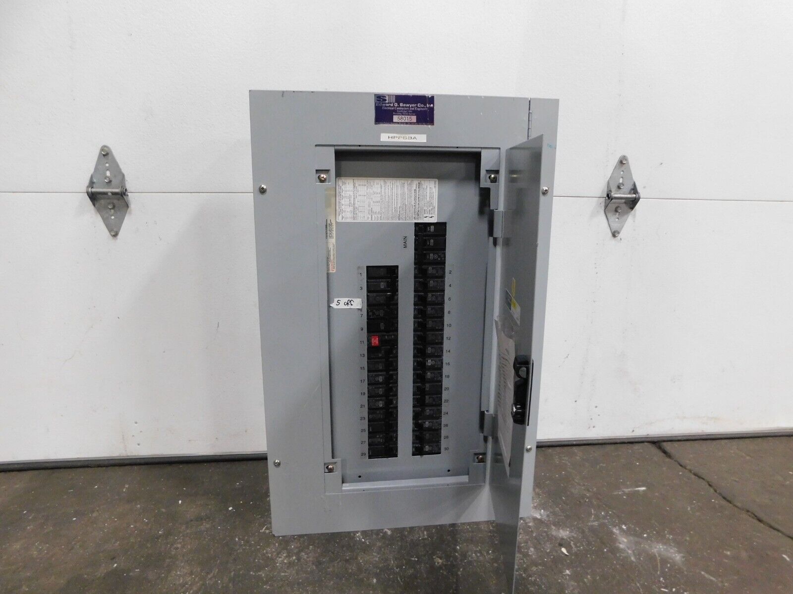 100 Amp. General Electric, AQF3301ABX, Spectra A-Series, panelboard, 4-wire, 120/208Y Volts - Image 3