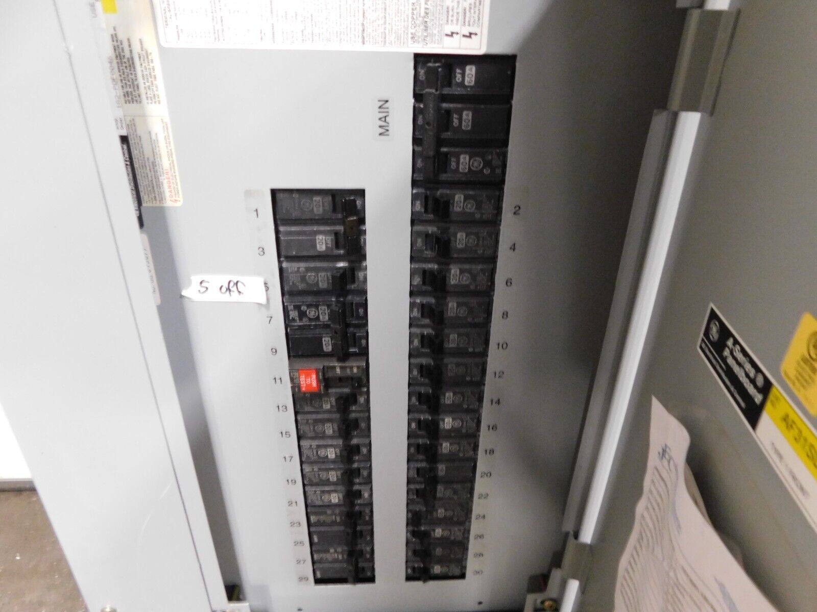 100 Amp. General Electric, AQF3301ABX, Spectra A-Series, panelboard, 4-wire, 120/208Y Volts - Image 4