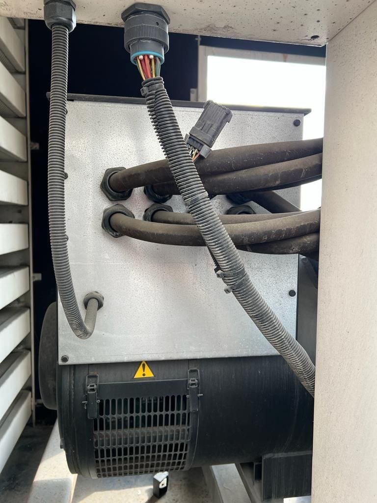 420 KW Broadcrown #ACBCJD440S, trailer-mounted, Tier 2, sound attenuated enclosure, 240/480 Volts, 200 hours - Image 4