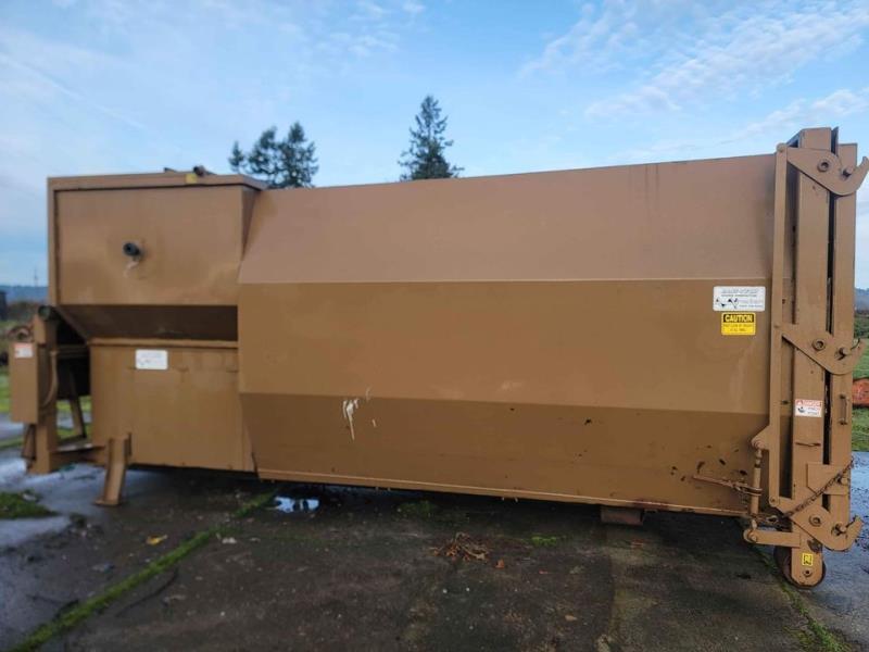 Sani-Tech #ST1546-36, auger feed compactor, 4.3 cu.yd., 10 HP motor, 1999 - Image 2