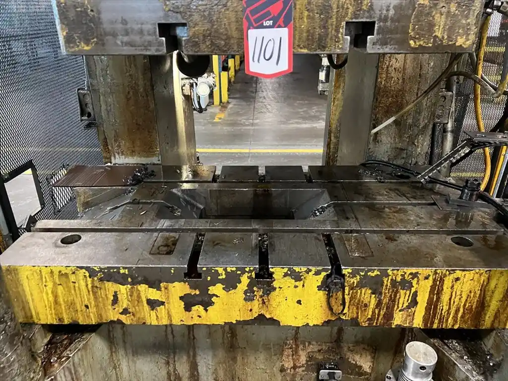 165 Ton, Aida #NC1-15, OBI press, 5.1" stroke, 13.77" Shut Height, 3.983"adj., 46.06"x23.62"table, 40-85 - Image 5