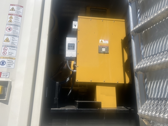 567 KW Caterpillar #LC7, stationary generator, prime duty, 480 Volts, 708 KVA, 1800 RPM, 2006 - Image 4