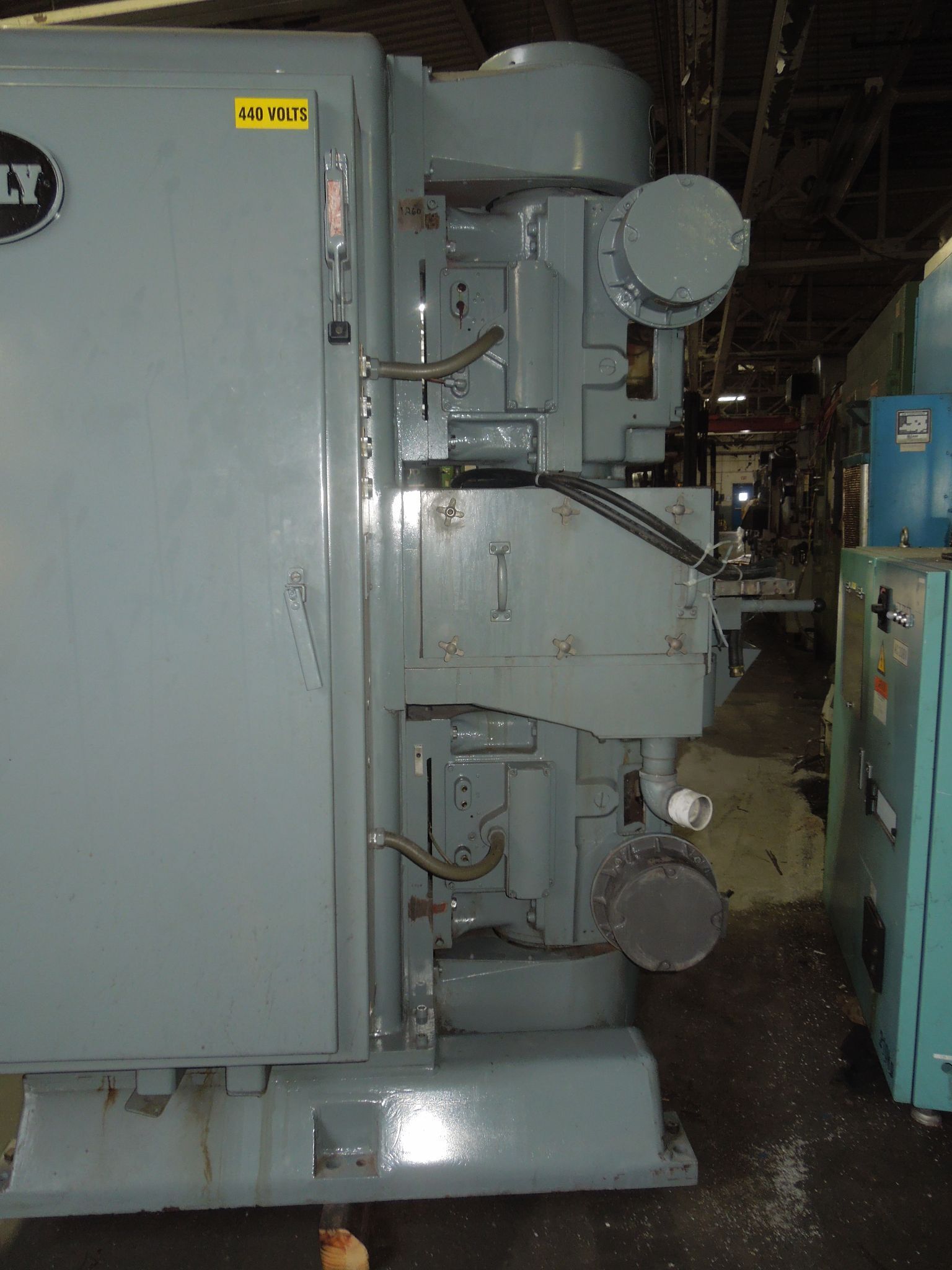 Besly #DV2 Disc Grinder, 18" Wheel, 20 HP Spindle Motors, 26" Rotary Carrier, Swing Arm Dresser, Micro Down - Image 4
