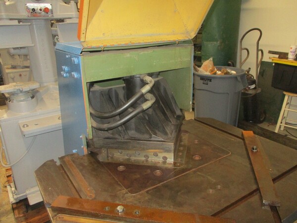 Rousselle #FN-1115, hydraulic corner notcher, 11 inch 15 ton capacity - Image 7