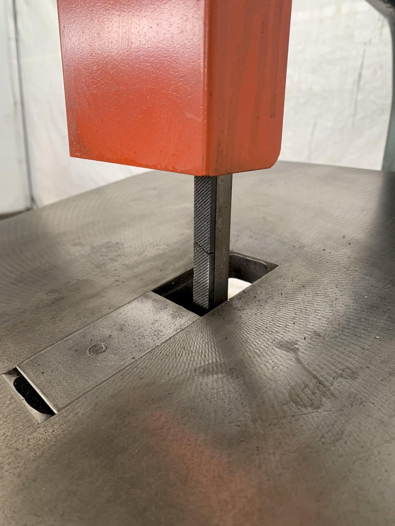 18" Grob #FAB-18, vertical saw, 20" x 20" table - Image 4