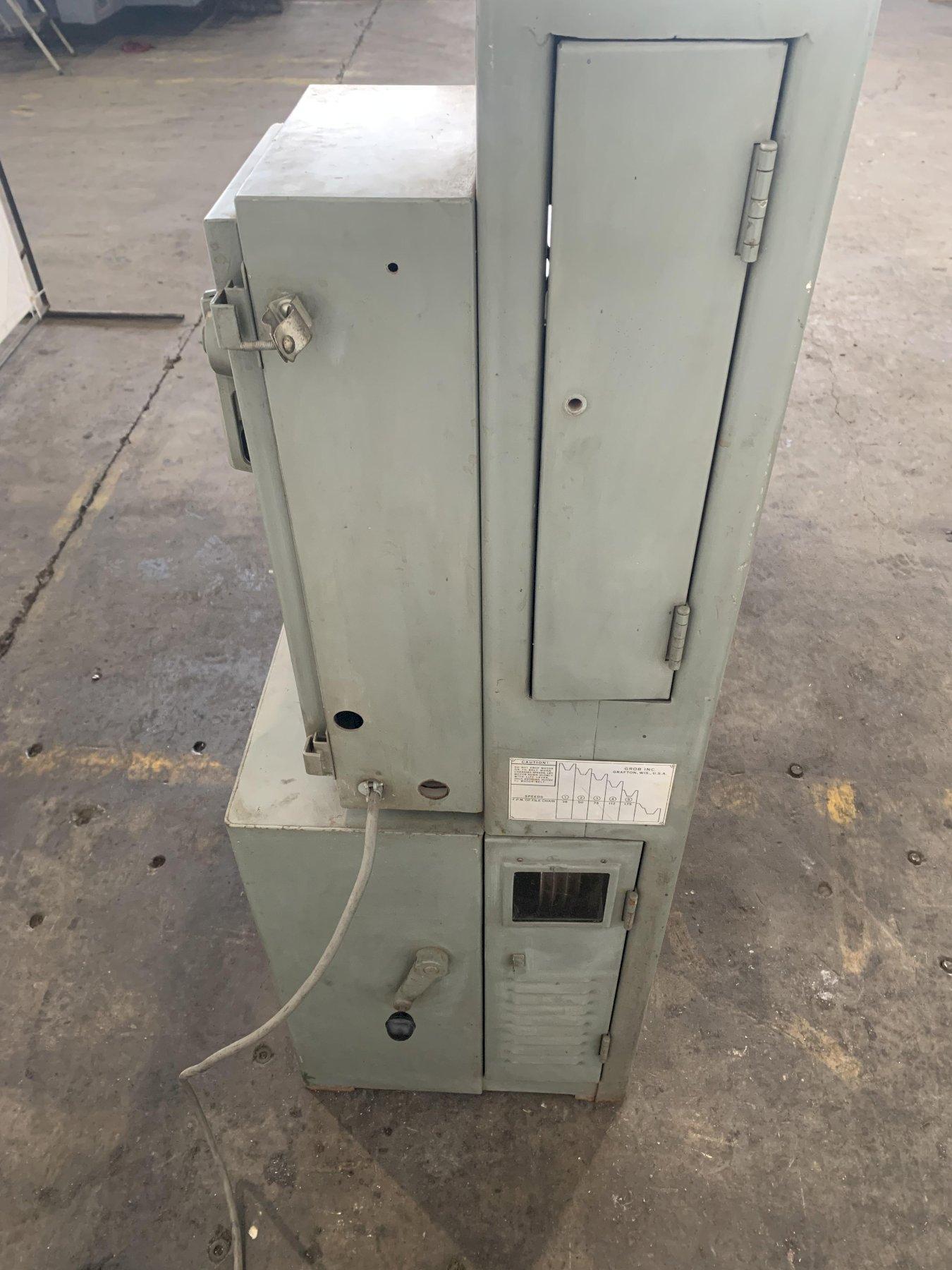 18" Grob #FAB-18, vertical saw, 20" x 20" table - Image 6