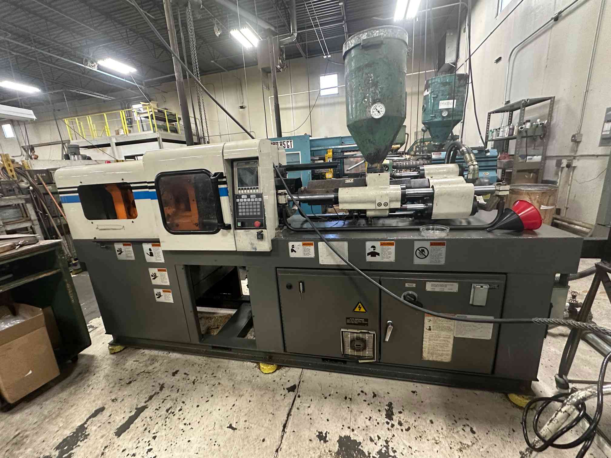 55 Ton, 2.97 oz., Cincinnati #VST-33, Injection Molding Machine, 12.8 ...