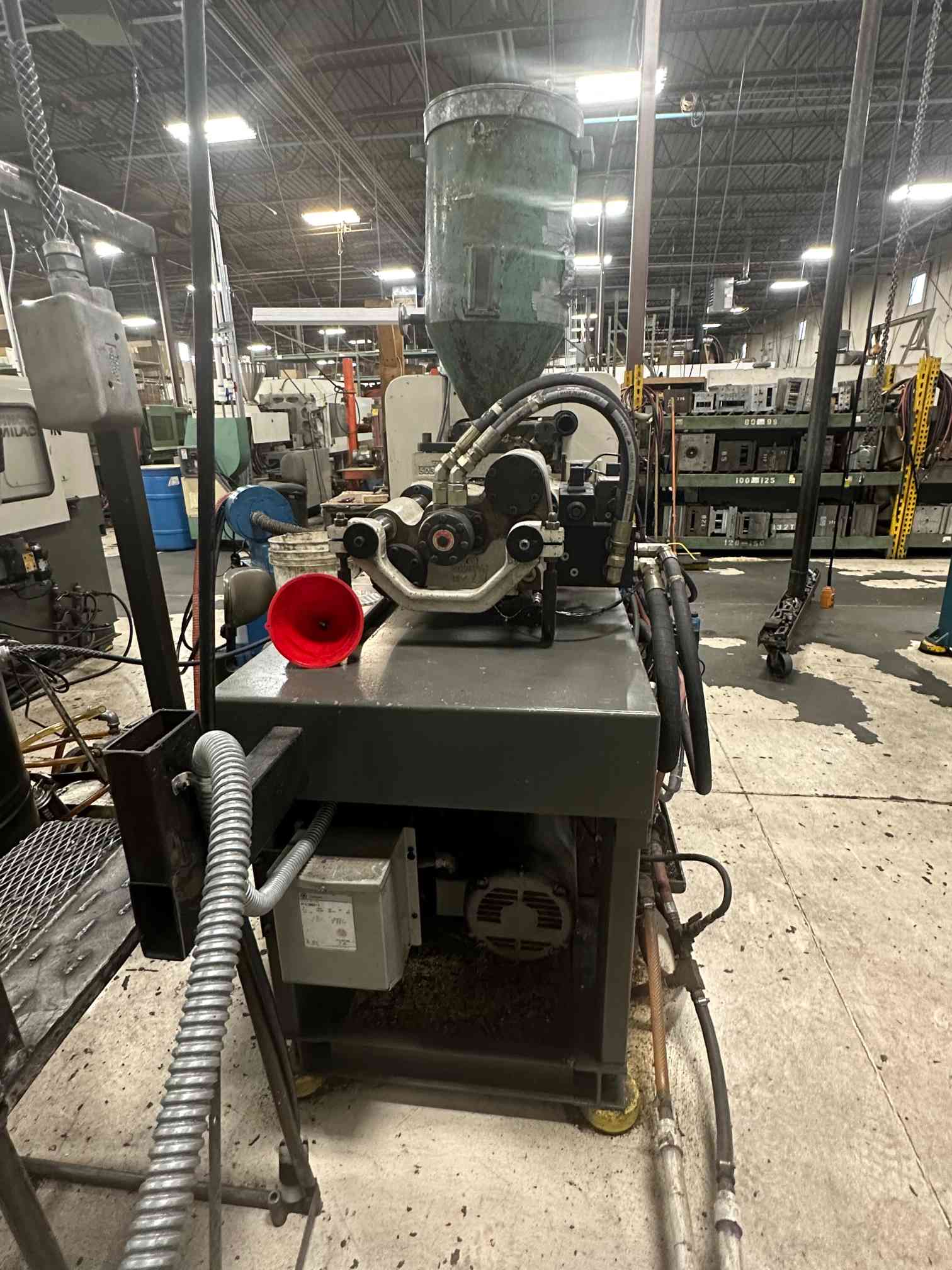 55 Ton, 2.97 oz., Cincinnati #VST-33, Injection Molding Machine, 12.8 ...