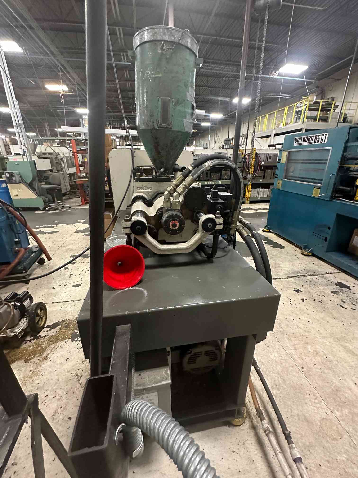 55 Ton, 2.97 oz., Cincinnati #VST-33, Injection Molding Machine, 12.8 ...