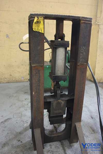 Small Hydraulic Press - Image 2